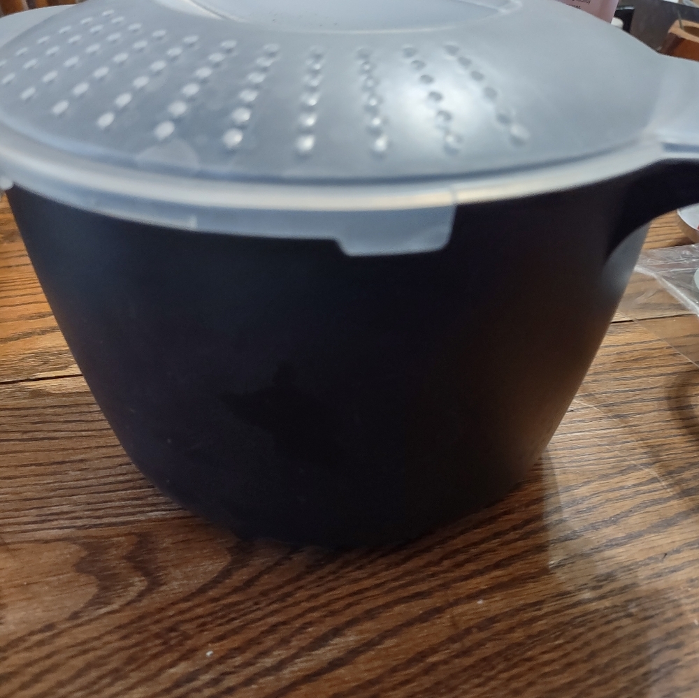 Pampered chef microwave bowl